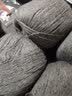 织围巾毛线团diy手工编织绒线细线自织围脖送男女友材料包礼盒装 送教程 S112中灰6团线+编织工具+皮标+礼盒 实拍图