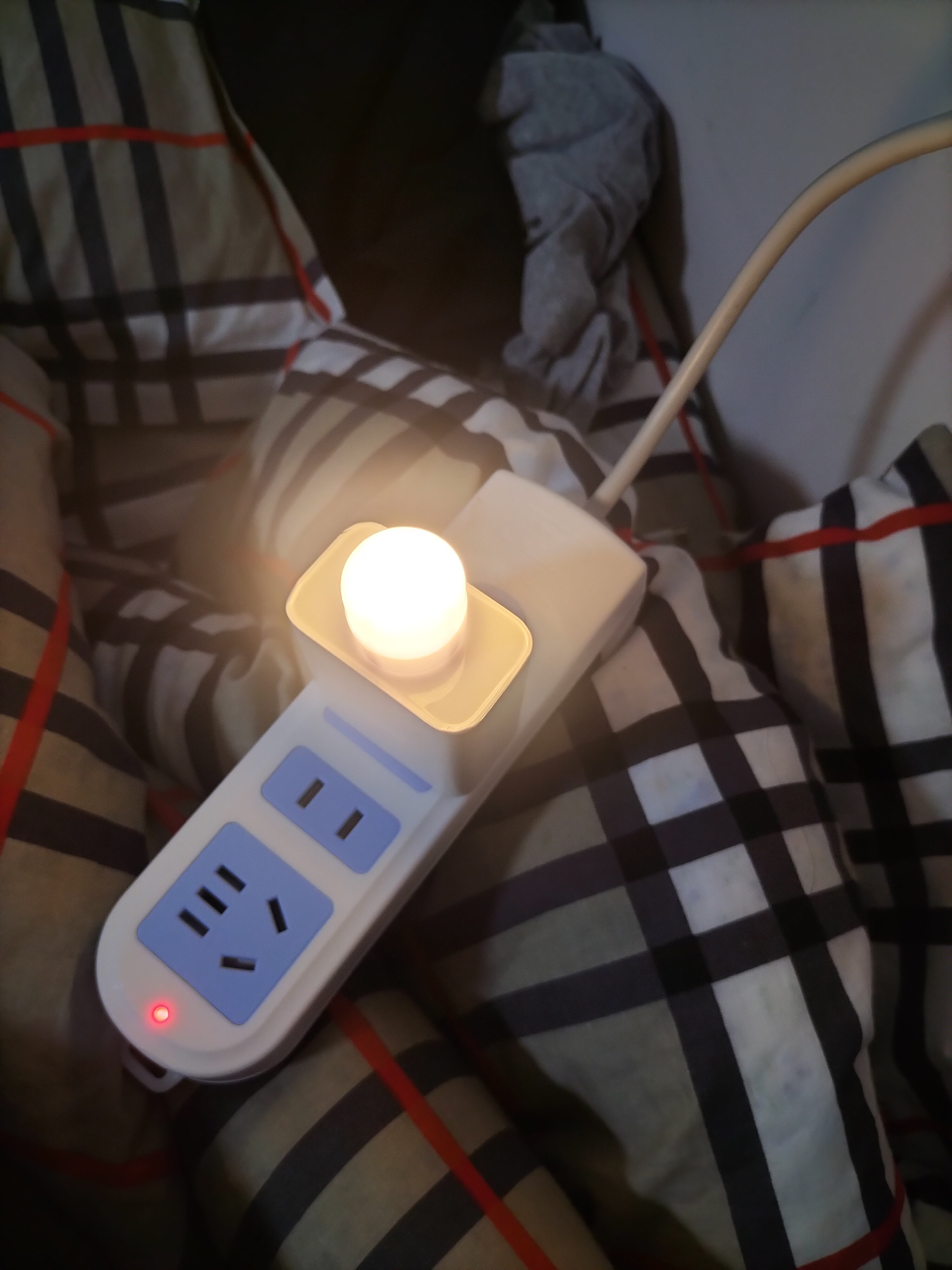 小夜灯USB插电夜灯 床头灯自动感应发光小夜灯光敏感应婴儿喂奶灯起夜灯USB直插小夜灯 USB直插小夜灯暖光*1（活动专属） 实拍图