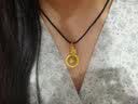 中国黄金（CHINA GOLD）黄金吊坠女足金紧箍咒平安扣吊坠铃铛挂坠首饰七夕生日礼物送女友 在逃公主项链-配黑绳  约1.5g*品牌礼盒 实拍图