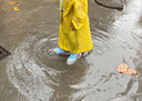 英玛仕儿童雨鞋套防滑耐磨学生雨靴防雨水鞋男童女童 蓝色小宇宙 XL（适合33-34码） 实拍图