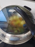 爱仕达（ASD）炒锅三代不锈无涂层铸铁锅32cm平底可立半玻盖电磁炉通用CF32B17 实拍图