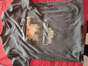 真维斯（Jeanswest）纯棉短袖t恤男运动潮流百搭休闲半袖2025新款打底夏季美式体恤衫  深灰(日落城市) L (175) (收藏加购优先发) 实拍图