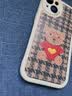 吟悦 适用苹果13/pro/max手机壳 iPhone新款卡通13mini全包镜头防摔网红硅胶皮纹软壳毛衣熊女款 (古董白)红色毛衣熊-贈保护膜 苹果13 实拍图