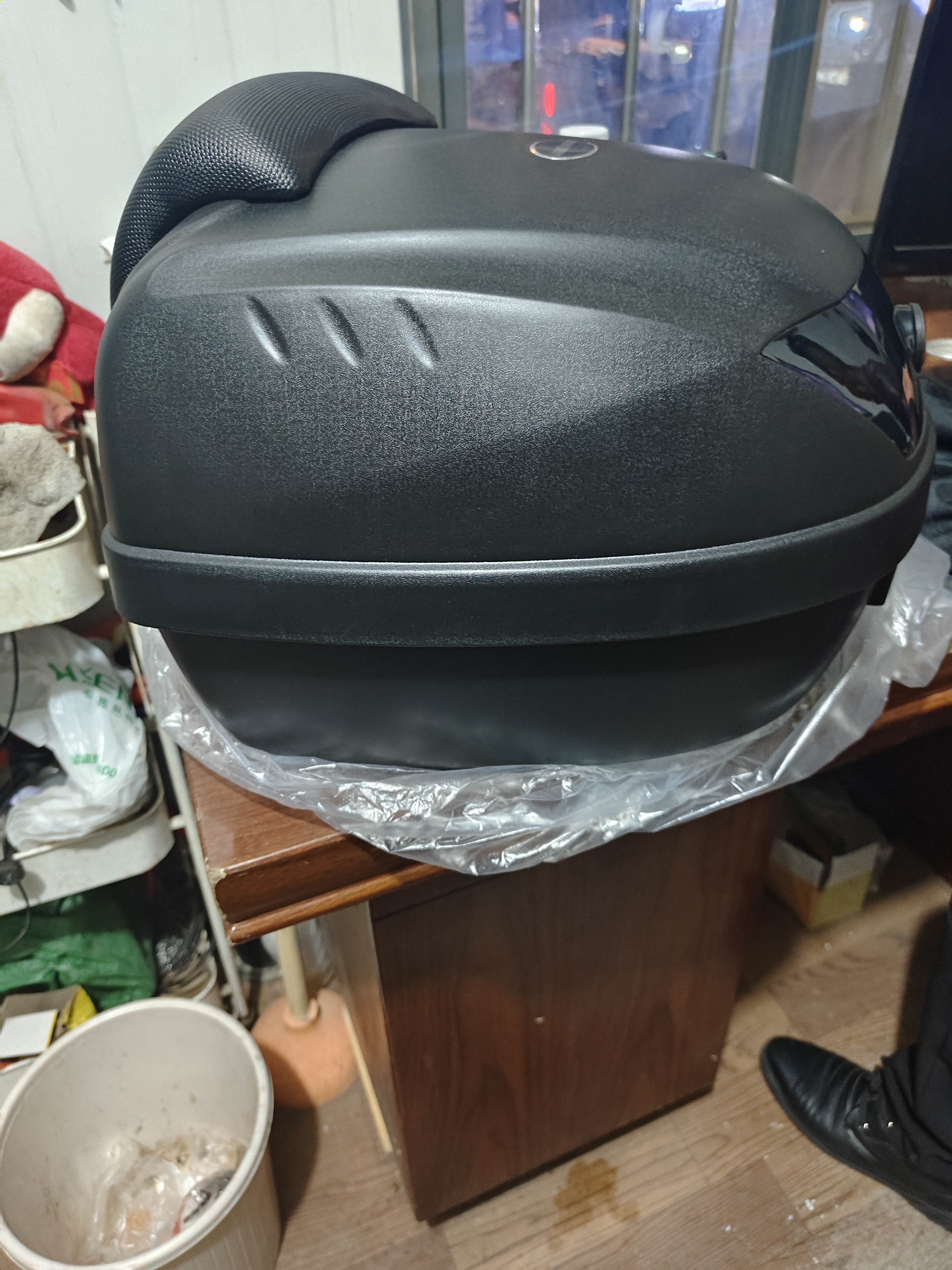 万里豪铃木uy125/uu125摩托车后备箱电动车尾箱通用踏板车储物工具箱E32 E32黑箱+黑灯罩+内衬+靠背 实拍图