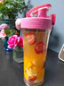 膳魔师（THERMOS）摇摇杯大容量水杯学生奶昔杯健身Tritan塑料杯子带刻度TP4086 粉红色 500ml 实拍图