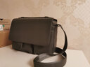 LEWHISPER LIFESTYLE轻奢通勤系列原创中号男士通勤翻盖邮差包头层牛皮手提单肩斜挎包 纯灰色 中号31.5*23*9cm 实拍图
