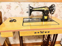 蝴蝶牌（BUTTERFLY）正宗上海蝴蝶牌老式缝纫机脚踏式手动飞人裁缝机头可电动吃厚衣车 黑蝴蝶+黄色台板+铸铁机架+电机 实拍图