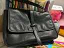 裘真复古001邮差包女单肩通勤大容量斜挎包植鞣头层牛皮包 黑色-中号 售罄不预售 实拍图