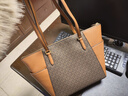 MICHAEL KORS 2件9折礼物奢侈品MK女士包包CHARLOTTE托特包 大号 深棕/橡果棕 实拍图