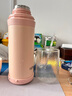 膳魔师（THERMOS）保温壶户外露营便携大容量不锈钢保温瓶旅行水壶暖壶FFW-1000 珊瑚粉 1000ml 配背带 实拍图