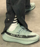 阿迪达斯Yeezy350灰湖绿夏日透气椰子男女休闲鞋HQ2060 UK1146 实拍图