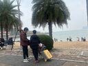 格灵童儿童行李箱可骑可坐遛娃亲子箱旅行箱拉杆箱溜娃小型飞机登机箱 黄色20寸+护栏+安全带+刹车 实拍图