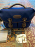 白金汉（Billingham）Hadley Small Pro单肩包摄影斜挎包单反微单通勤3.5升旅游男女数码收纳适用于索尼富士尼康相机包 海军蓝帆布/巧克力皮505004-54 实拍图