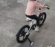 优贝（RoyalBaby）儿童自行车单车脚踏车4-6-12岁童车男女山地镁合金星际飞车 活力白 18寸/英寸（半包链罩） 实拍图