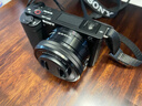 索尼（SONY）ZV-E10K 半画幅微单相机 美肤拍照 精准对焦 VLOG APS-C画幅  zve10 ZV-10 ZV-E10K套机黑【赠相机皮套+腕带+电池等】 官方标配+原装【电池+座充】 实拍图