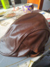 圣咯坷男士皮帽牛皮皮质帽子春秋冬季休闲贝雷帽中老年人时尚老头鸭舌帽 鸭舌帽  棕色（不带护耳） M 尺码可调节(58-60c) 实拍图