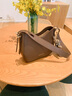 viney牛皮马鞍包包女包新款斜挎包品牌单肩生日礼物送女友老婆 【咖色】高级感实用腋下包 轻奢百搭时尚休闲水桶包 实拍图