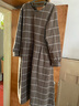 MUJI女式 法兰绒抽褶连衣裙 美拉德纯棉起毛宽松长裙子秋冬 BC08CC3A 褪色米色格纹 M 160/84A 实拍图