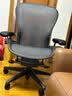 赫曼米勒（HERMAN MILLER）美国品牌 99成新二代赫曼aeron原装二手人体工学椅电脑椅 整椅发货 质保十二年 久坐护腰办公椅电脑椅 石墨黑（大号+尼龙脚） 送头枕 实拍图