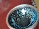 建缘天成 建盏茶杯油滴鹧鸪斑百花兔毫陶瓷杯原矿釉品茗杯精致小盏一口杯 1只银蓝滴小敛口6.8x3.8 实拍图