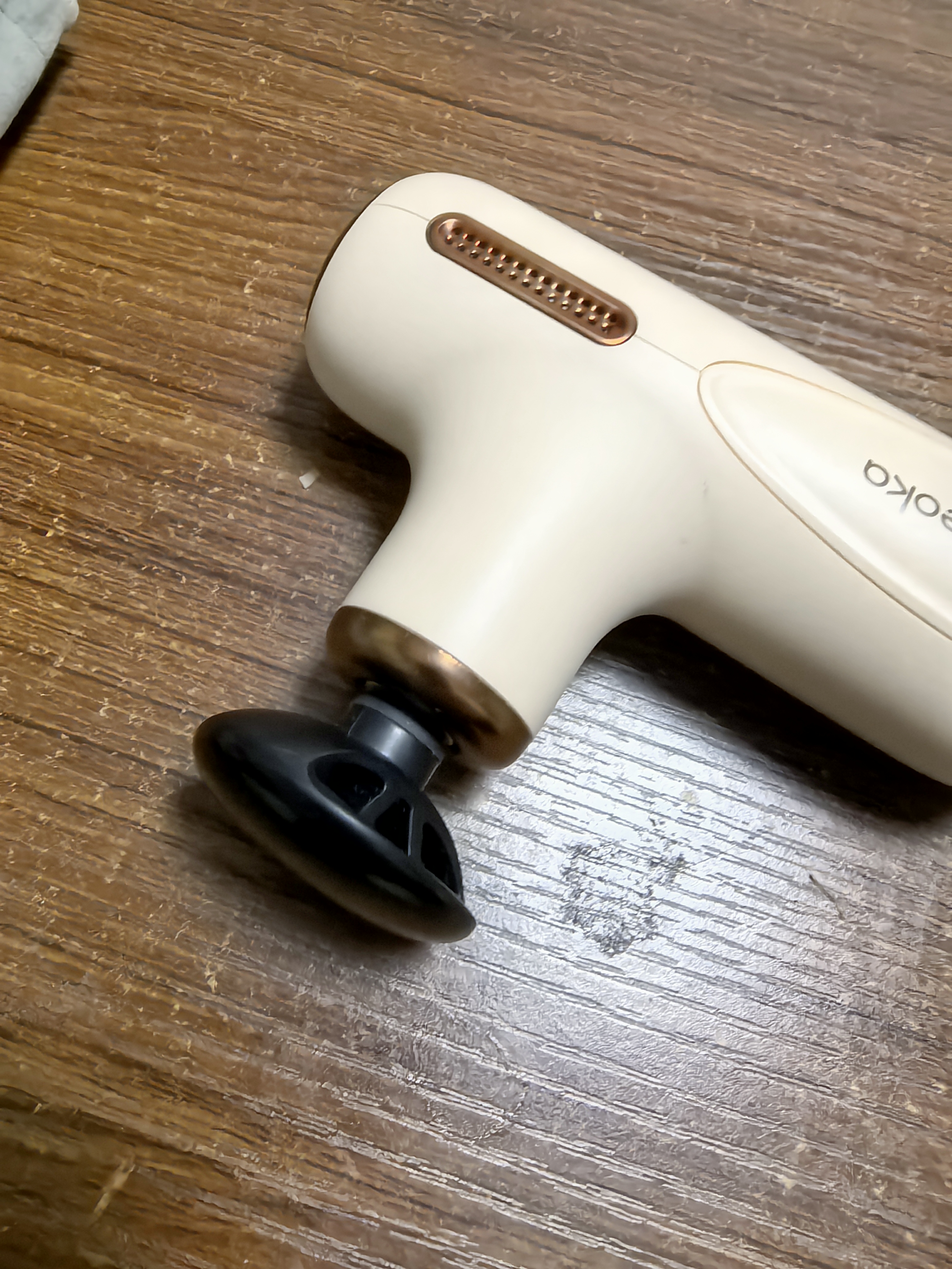 倍益康（beoka）筋膜枪C1 MAX可变振幅超迷你肌肉按摩器颈膜枪小巧mini便携按摩枪办公运动放松神器送女友生日礼物 C1 奶油拿铁 实拍图
