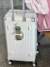 欧遥超大容量行李箱次日达前开盖铝框拉杆箱多功能箱加厚可坐人旅行箱 贝壳白/合金PC箱/可放笔记本电脑 28英寸 【USB+杯架+侧挂钩+支架】 实拍图