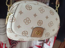 奥康斜挎包包女包精致小圆包单肩手提包妈妈包百搭生日礼物送女友老婆 米白色(小熊挂饰) 实拍图