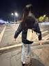 骆驼炽云羽绒服男女冬季连帽防泼防风鸭绒轻暖情侣面包服 黑色 女模展示【炽云】131B M 实拍图