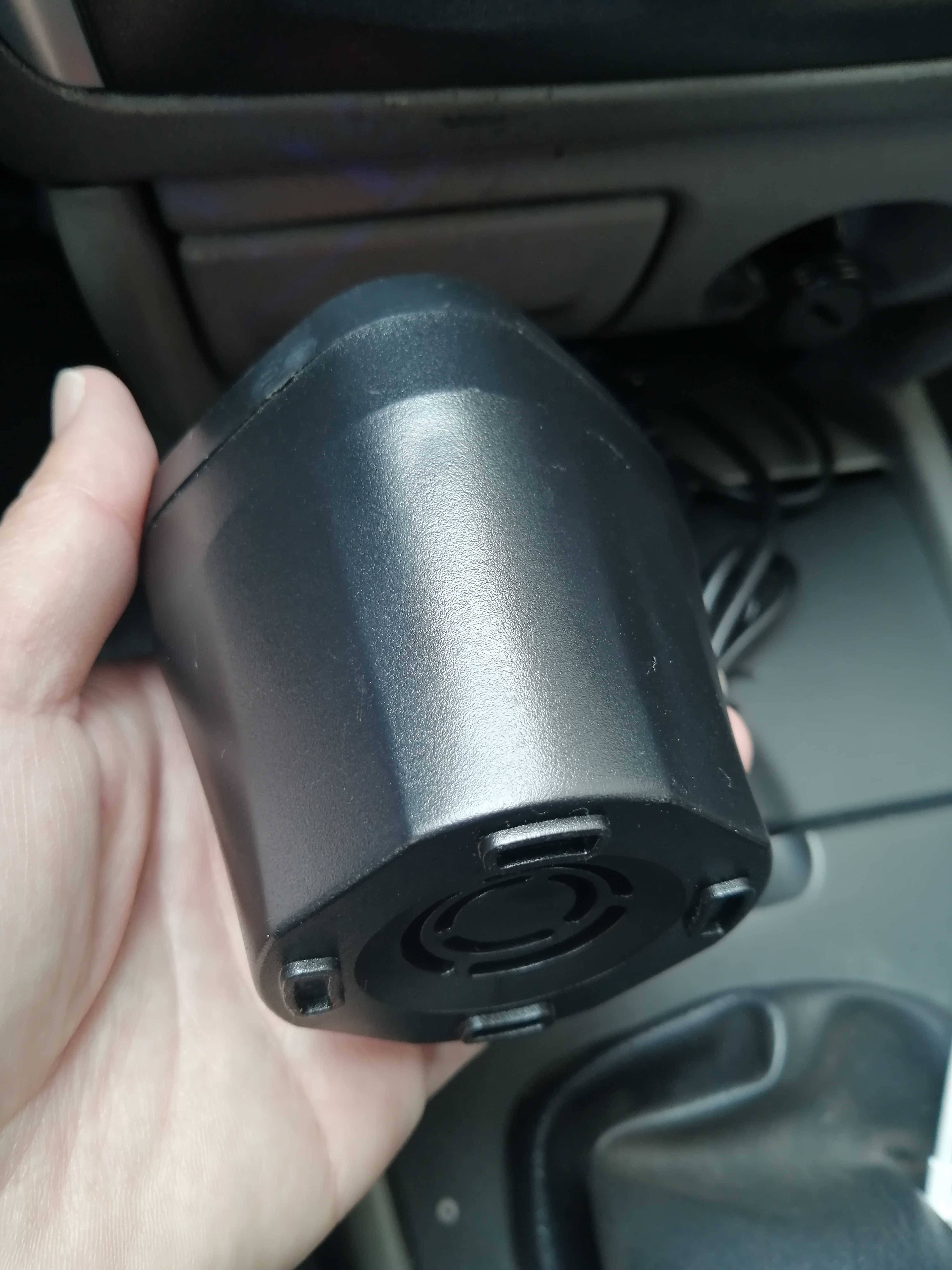 龙百达车载充电器12V24V转220逆变器升级快充点烟器转换插头USB扩展车充 火山红【数显闪充】12v24v通用 实拍图
