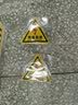 壹居长宁 有电危险标识牌带背胶自粘警示牌安全用电提示 25*18CM 5张装 实拍图