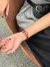 中国黄金（CHINA GOLD）石榴石手串黄金手链男女款招财纳福转运珠手串母亲节生日礼物 京速达*足金纳福石榴石三圈手串约0.35g【白玛瑙】 实拍图