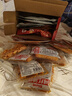 雪伟小马哥 网红辣条中秋零食大礼包混装 麻辣儿时休闲食品怀旧零食小吃整 辣条组合+手抓包一箱1020g 实拍图