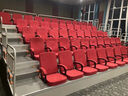 体育馆电动伸缩软包座椅篮球馆活动看台室内外移动折叠阶梯观众席 中靠背 实拍图