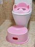 ONLYOU BABY儿童马桶圈大号坐便器男孩女宝宝专用坐垫婴儿便盆梯小孩厕所辅助 维尔粉-硅胶软垫马桶圈+踩脚凳 【免安装】全包胶靠背（送挂钩） 实拍图