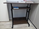 蔓斯菲尔 电脑桌可移动台式桌卧室家用学生书桌升降宿舍懒人电脑桌子带轮 【带键盘托】拉丝黑橡木色80cm 实拍图