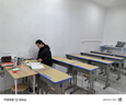 励耘家具  中小学生课桌椅写字桌家用小课桌学校培训班辅导班书桌升降学习桌 蓝色单人双柱方登(10套起拍) 实拍图