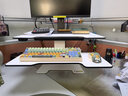 方寸东篱电动智能升降台站立式台式电脑笔记本办公桌面升降架工作台升降桌 【电动】白色超薄 实拍图