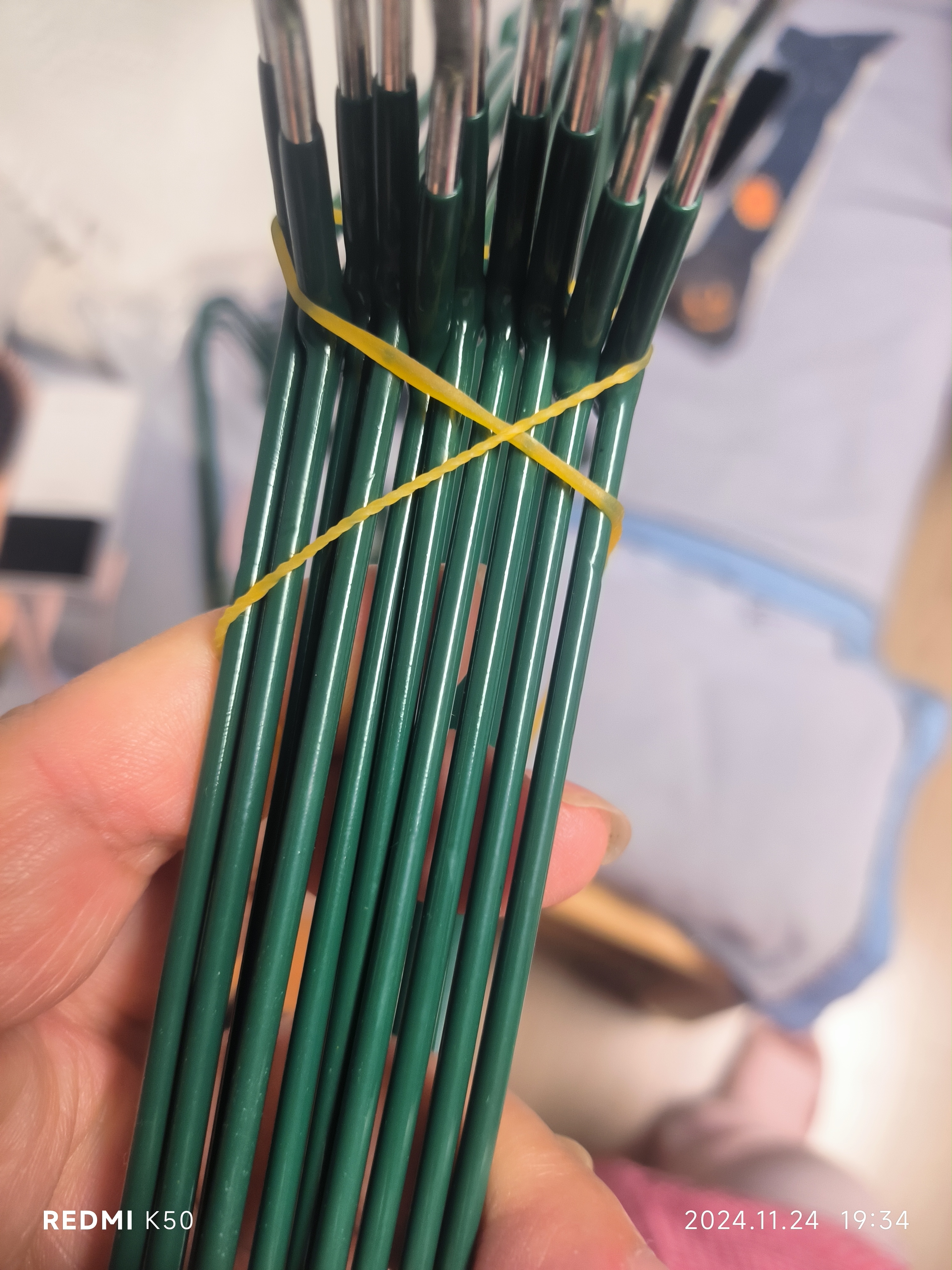 【京东物流】加粗浸塑衣架家用挂衣防滑无痕衣撑学生宿舍晾衣服 【专享】墨绿色 10 实拍图
