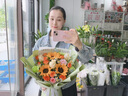 爱里母亲节鲜花同城配送向日葵花束生日鲜花送女友送妈妈礼物花店送花 2朵向日葵香槟橙芭比混搭 实拍图