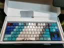 阿米洛（Varmilo） 山巅系列 静电容键盘 办公键盘 游戏键盘 键盘机械 山巅MA87键R2 静电容V2樱花粉轴 实拍图
