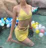 斤慕裙式比基尼泳衣女三件套2024新款黄色挂脖显白性感沙滩度假泳装 黄色均码（建议80-110斤） 实拍图