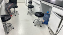 尔迈 实验室圆凳小巧升降旋转椅皮质皮革办公学校车间工作凳子 固定脚 实拍图