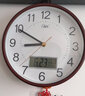 康巴丝（Compas）挂钟走时客厅办公室钟表挂墙简约创意时钟时尚石英钟现代挂表 c3221Y日历咖木(23*23cm) 实拍图
