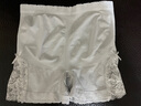 维彩菲 蕾丝安全裤女蕾丝防走光短平角提臀收腹不易卷边加裆舒适打底裤 【1条装】白色 均码 （建议80-120斤左右） 实拍图