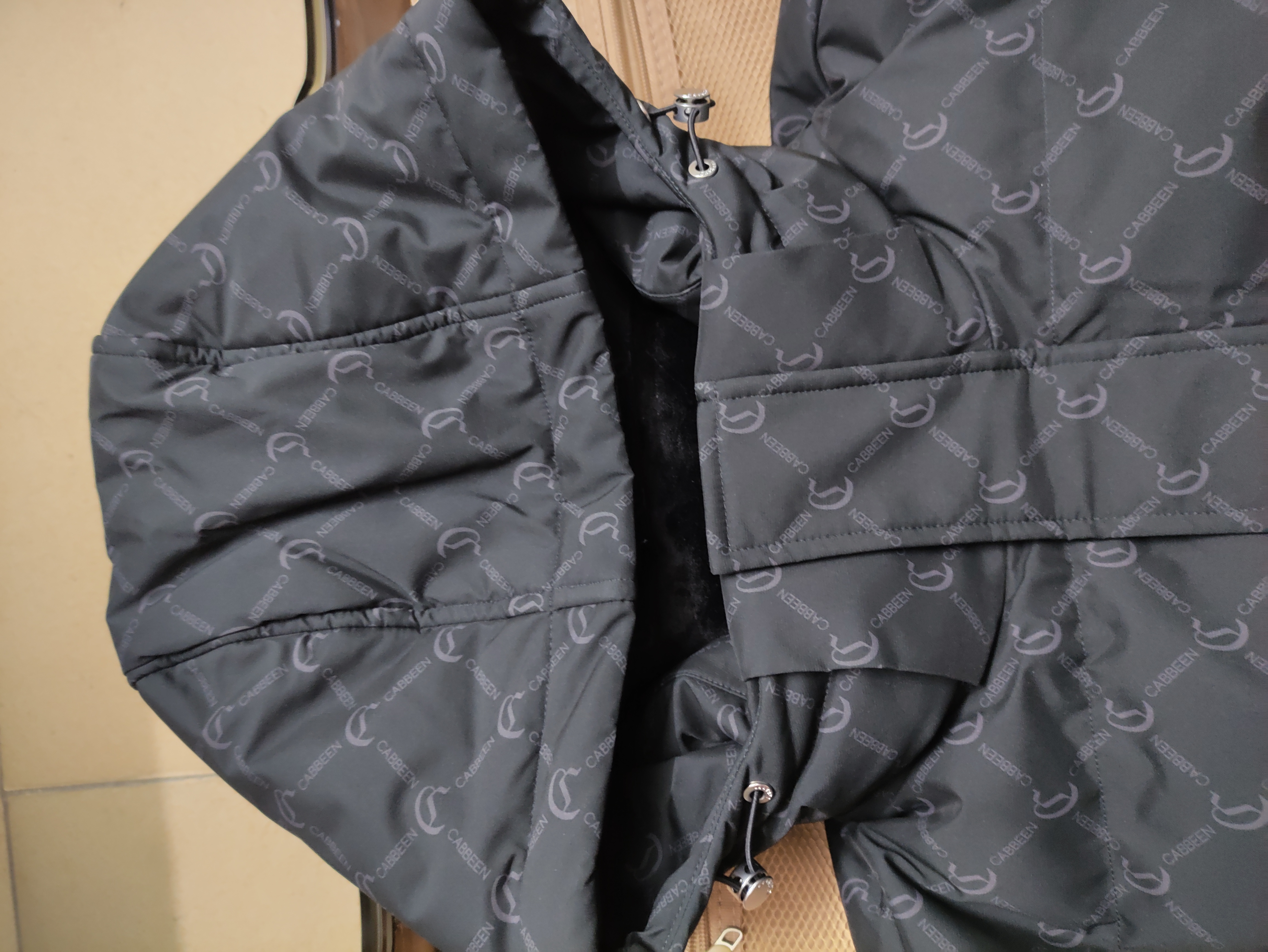 卡宾【重磅鸭绒】卡宾男装老花满印羽绒服冬季夹克休闲面包服加厚外套 煤黑色01 S /165/46 实拍图
