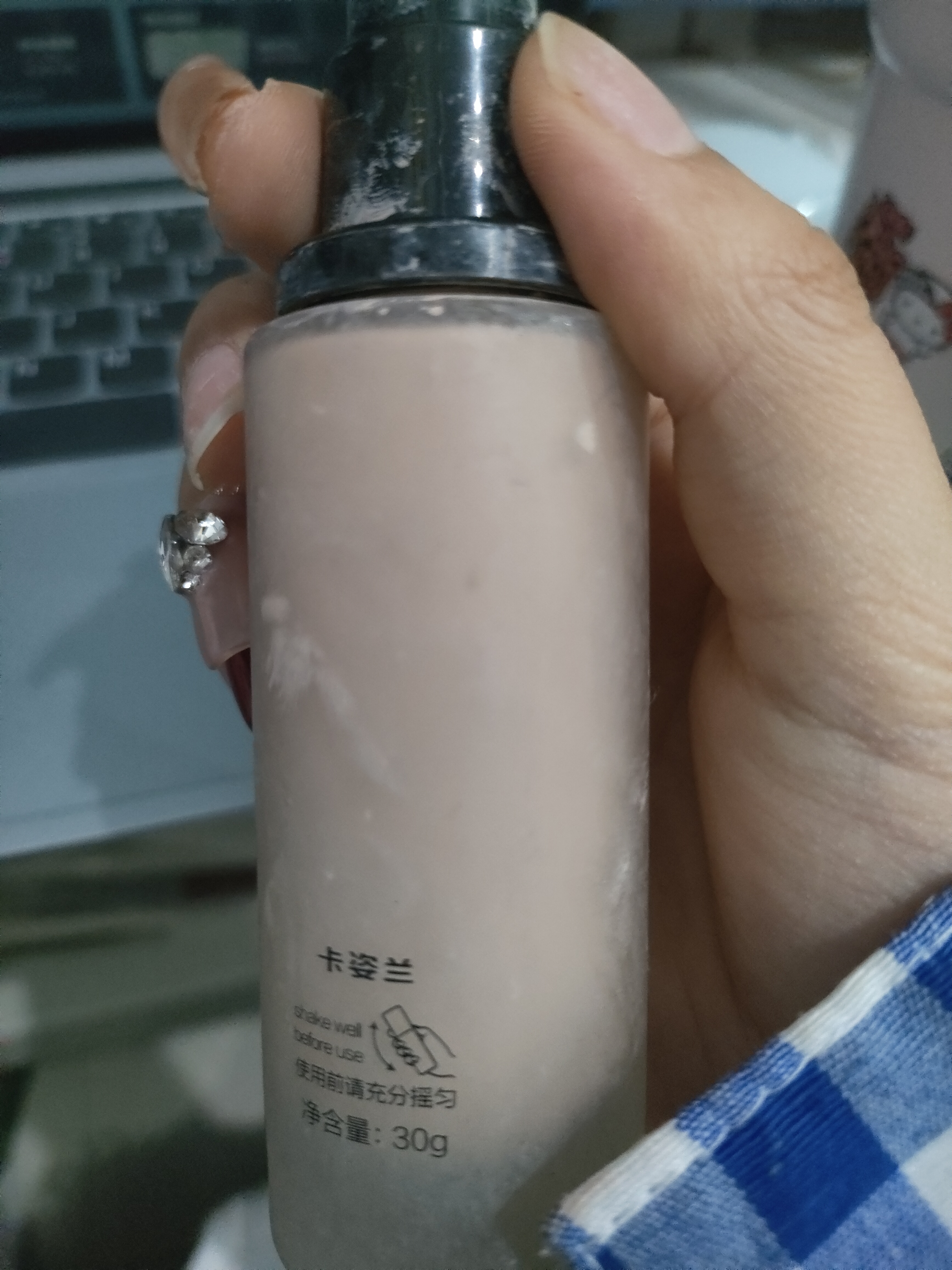 卡姿兰（Carslan）粉底液bb霜遮瑕持久防水不脱妆自然隐形裸妆不卡粉遮盖斑点提亮 【夜猫1.0油皮持妆】01#瓷白色(白皙肤色） 实拍图