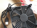 华顾USB路由器散热风扇 家用电脑主机CPU机箱12CM散热风扇 静音5V散热底座承托架光猫防滑 白色12*24CM双风扇【不带开关】单USB 实拍图
