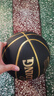 斯伯丁（SPALDING）篮球7号室内外比赛特别定制黑金七号防滑耐磨PU材质篮球 实拍图
