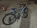 EG7山地自行车成人学生变速越野单车双减震赛车26寸青少年男女 辐条【加厚防滑轮-更安全】黑蓝 27.5寸24速【适合：175-190CM】 实拍图