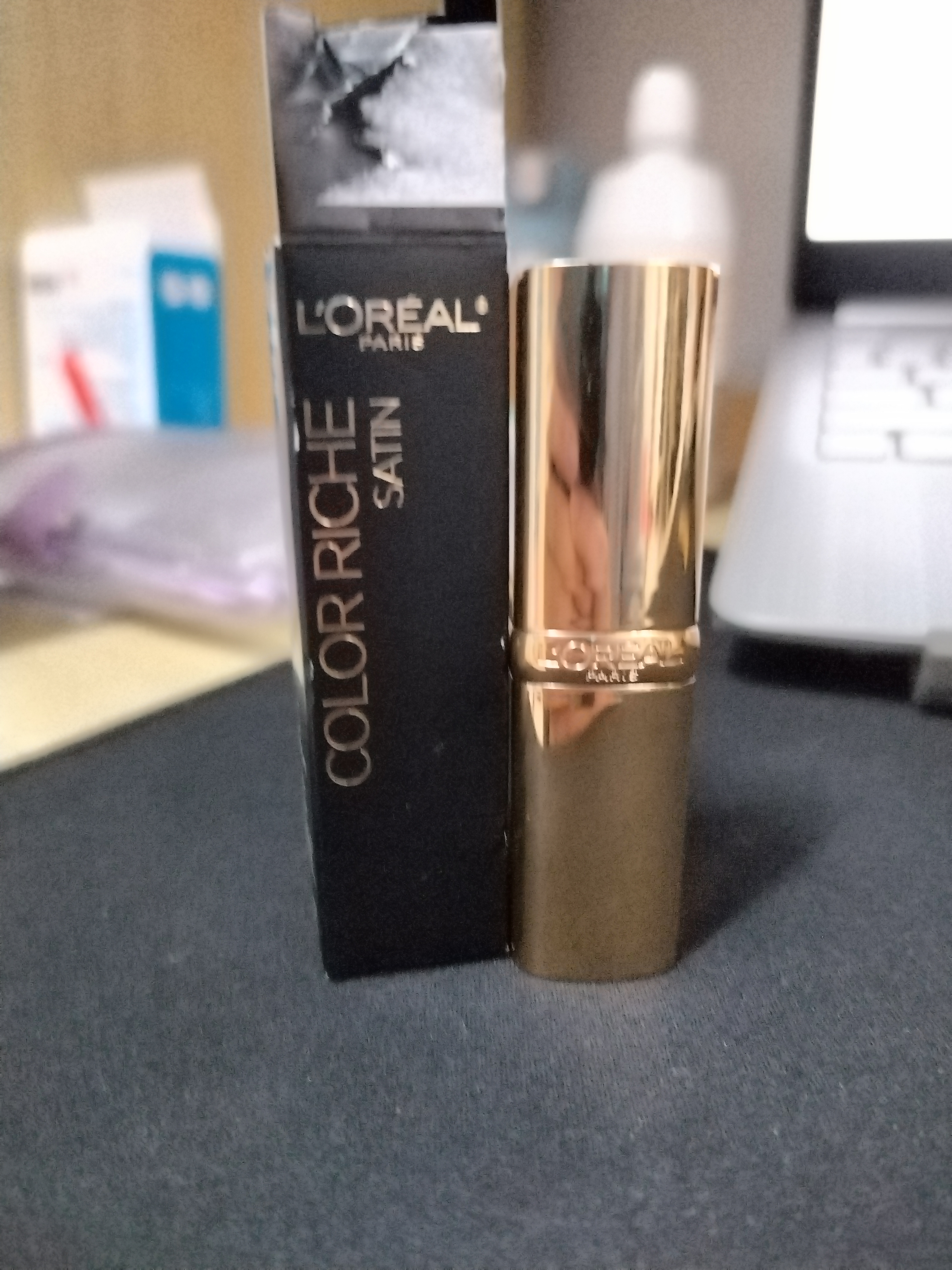 欧莱雅（LOREAL）口红666纷泽滋润唇膏女保湿滋润细管口红礼物送女友妈妈 浮光#RC301 糖心柿红 实拍图
